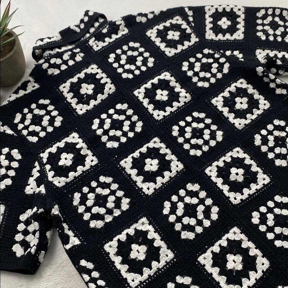 Abercrombie & Fitch Boho Crochet Knit Short Sleeve Button Up Shirt (Black/White) - Picture 4 of 16